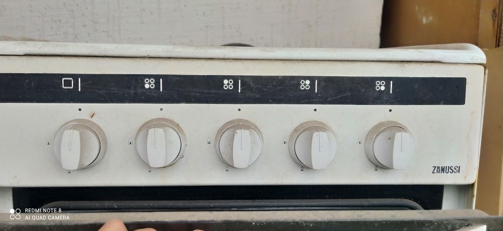 Продам газовую плиту ZANUSSI