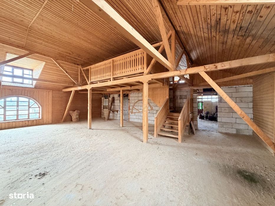 Teren de închiriat 2.950 mp cu Hală de 490 mp lângă pod Curtici