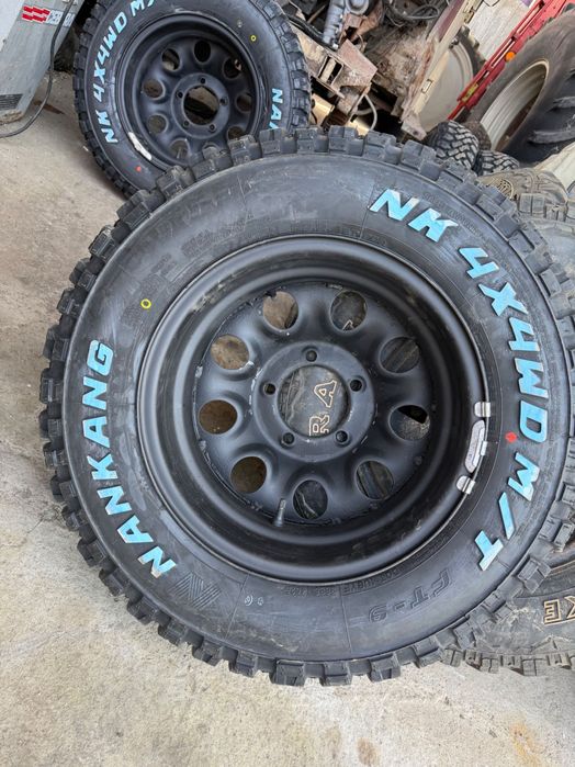 Офроуд гуми с джанти, чисто нови.