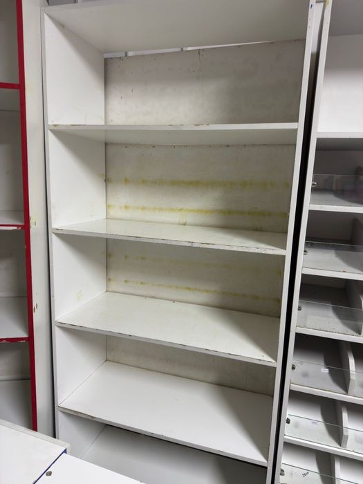 Продаются витринные полки