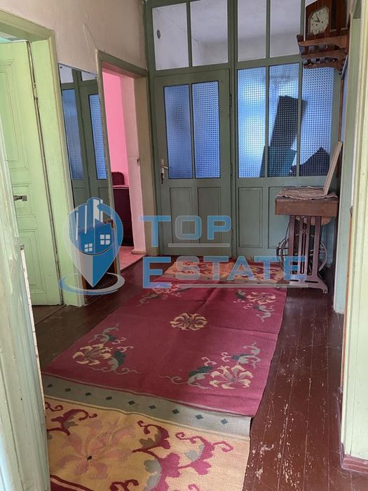 Двуетажна тухлена къща в село Буря, област Габрово