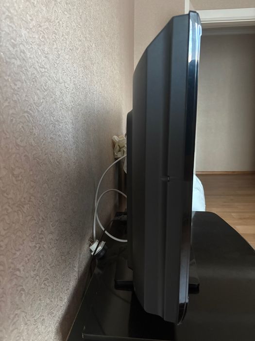 Телевизор Sharp с тумбой