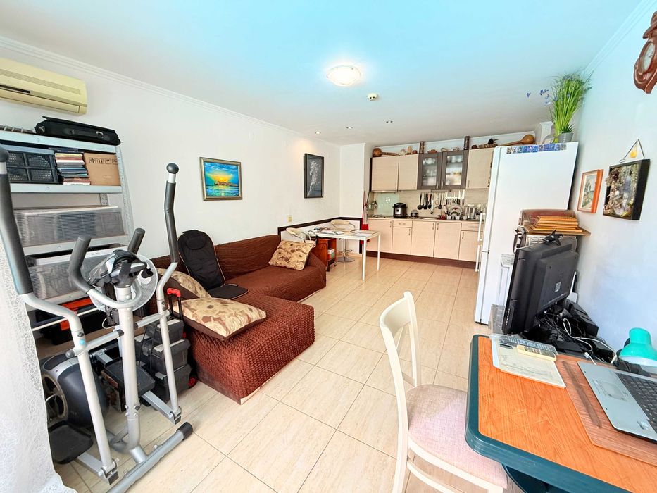 Двустаен апартамент на метри от плажа в к-с "Етъра 1"