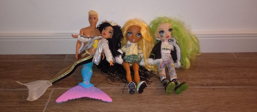 Set papusi ( 2 rainbow high, 2 sirene+o jeaca rainbow high)
