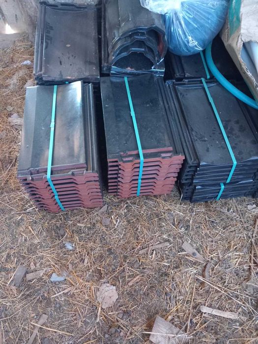 Керемиди младост континентал про 10 черен гланц.10 броя са един кв