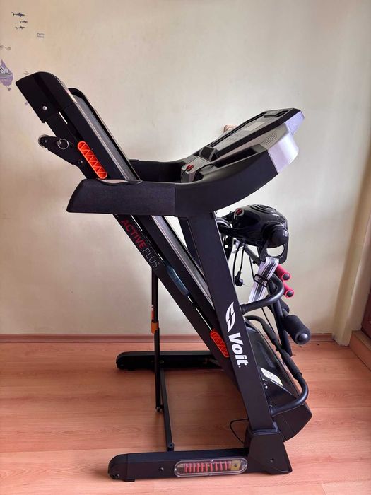 Бягаща пътека Voit Active+, 2 к.с., 14 км/ч V-max, 3-степенно ръчно накланяне
