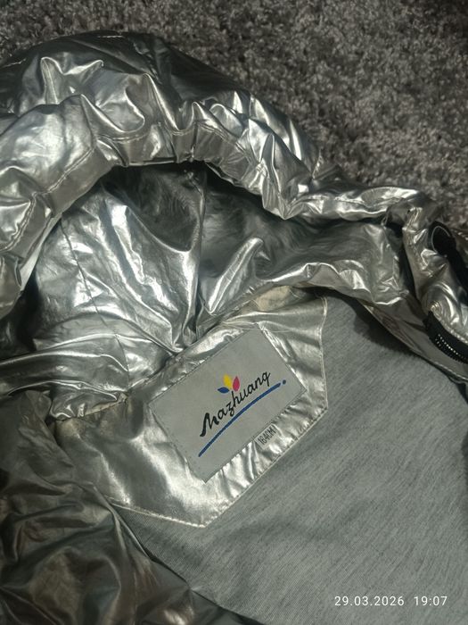 Продам куртки весенние на девочек