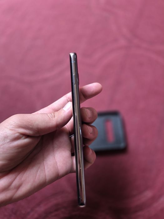 Samsung S10 yaxshi holatda