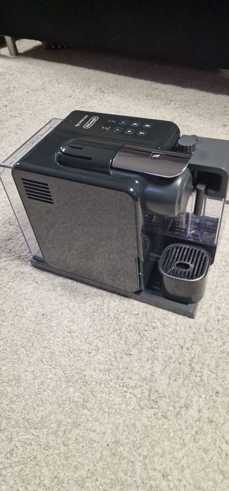 Nespresso DeLonghi cu capsule.