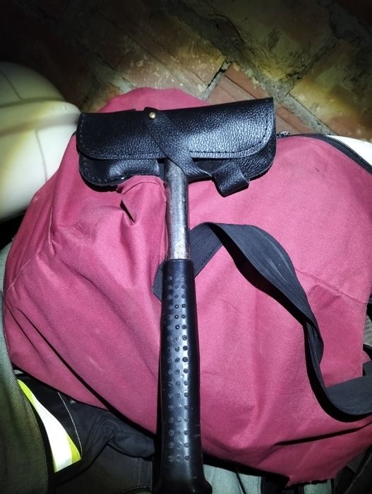 Шлема (каски) черные новые, белые, перчатки (краги),