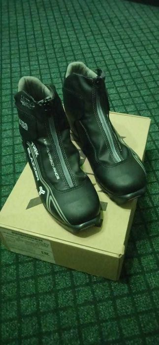 Продам лыжные ботинки