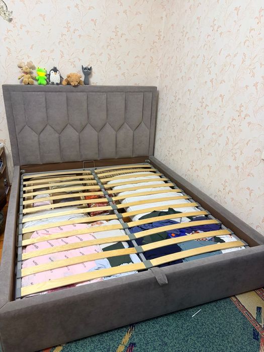 Кровать двуспальная