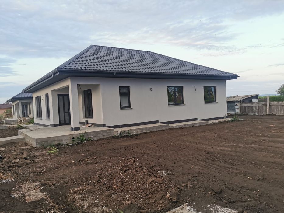 Vand casa parter la cheie in sat Tatarca!