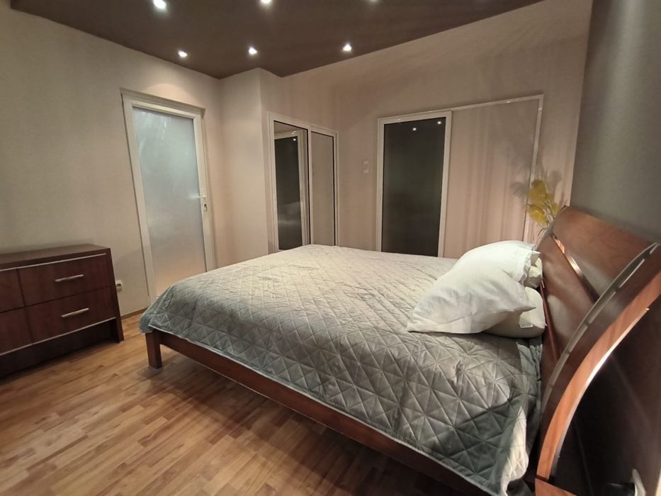 vand pat cu 2 noptiere