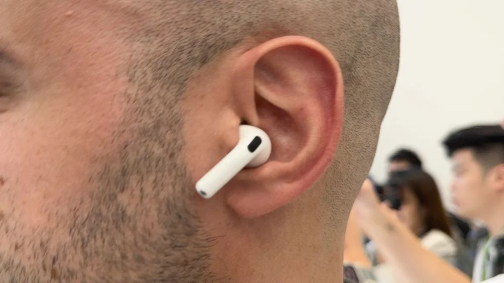 Apple AirPods 4 ANC Generation