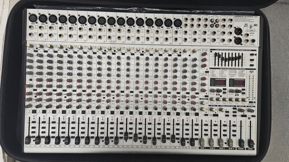 Mixer Behringer EURODESK 2442FX-PRO
