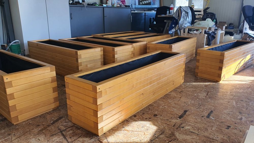 Jardiniere - ghivece (pret redus) personalizate lemn masiv