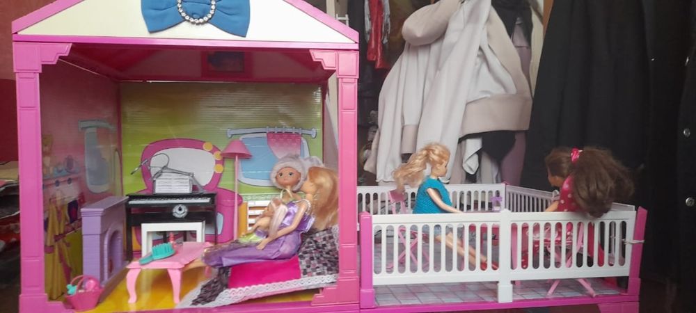 Домик для Барби с мебелью