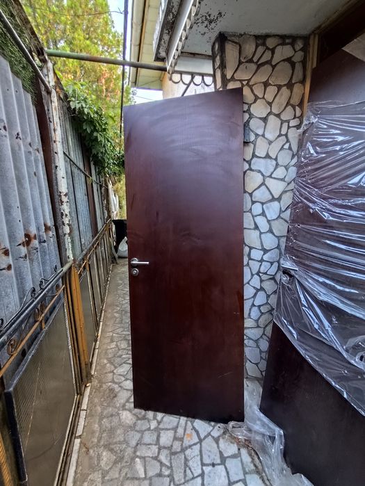 Масивни врати без каса