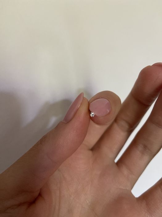 Piercing nas zirconiu alb