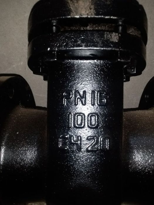 Задвижка  чугун Российский 30ч6бр Ду100 Ру16