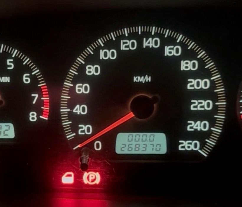 Vand Volvo v40 benzina 1999 Pret Negociabil