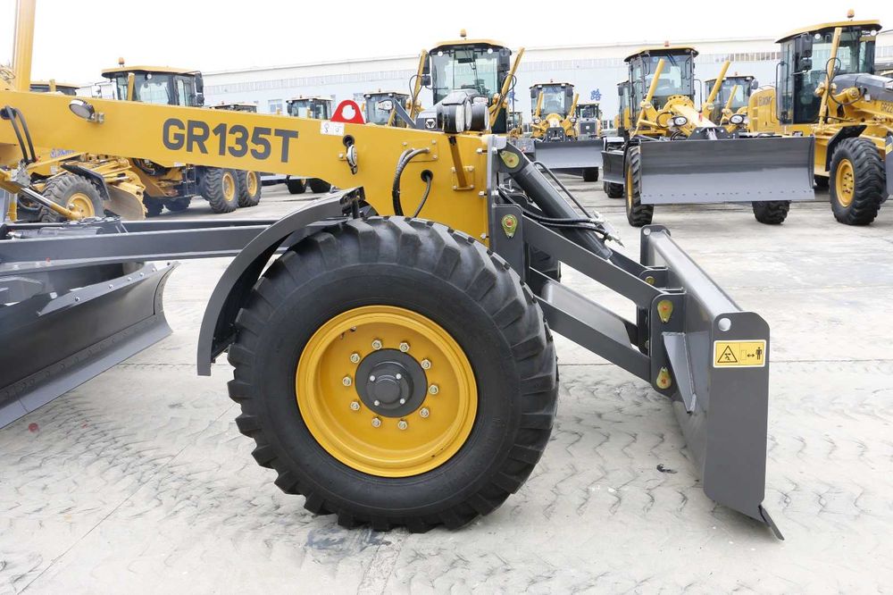 Autogreder nou XCMG GR135T, 12 t , lama fata / centrala / scarificator