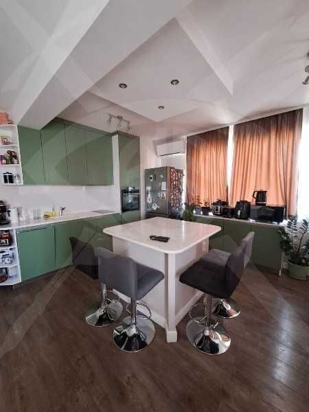 Продава се Тристаен апартамент в Пловдив, Южен - 104 кв.м за 1924 €/кв.м - Снимка #3