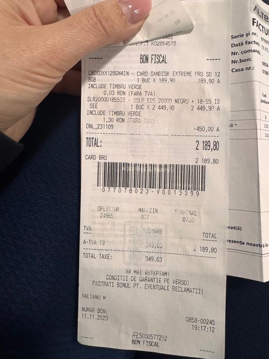 Aparat foto DSLR Canon EOS 2000D,24.1 MP+card de memorie 128GB si husa