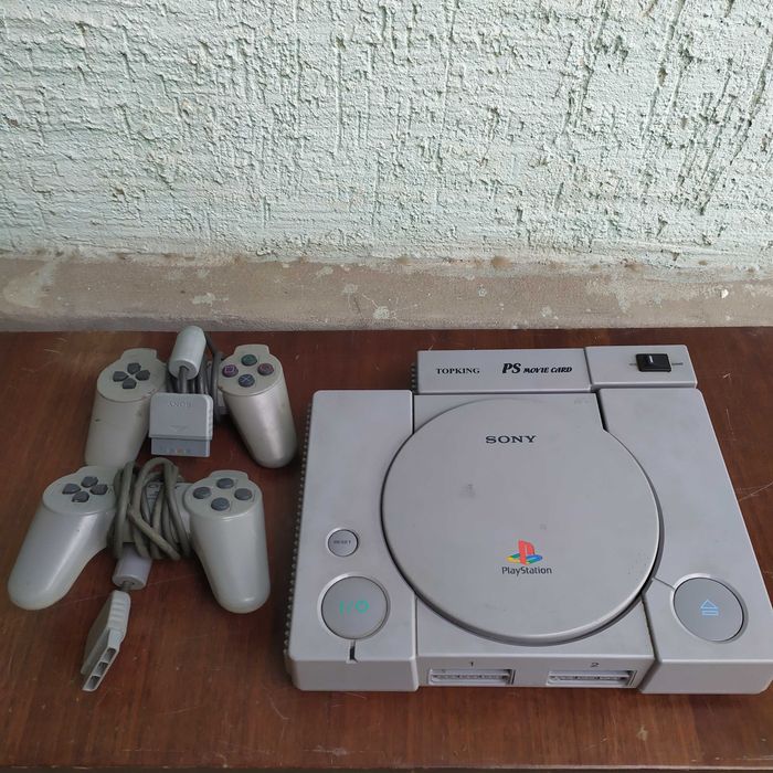 Игровая приставка SONY Play Station  продам.
