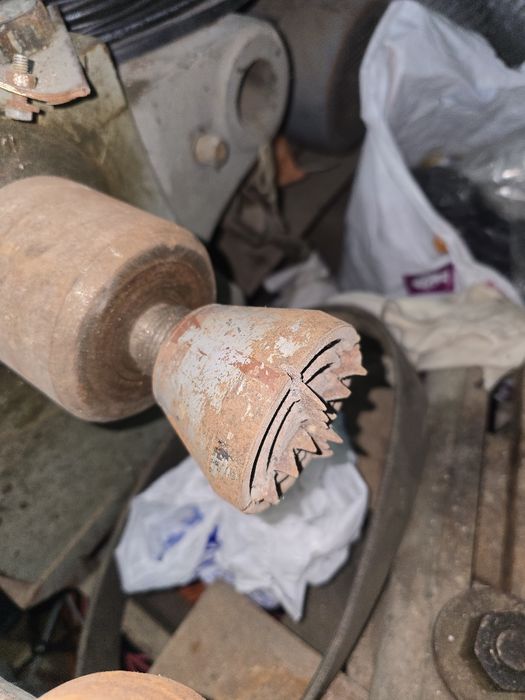 Универсален мазгален струг