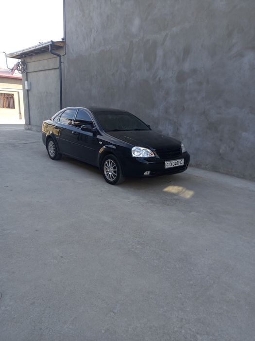 Lasetti 1.8 sotiladi avtomat