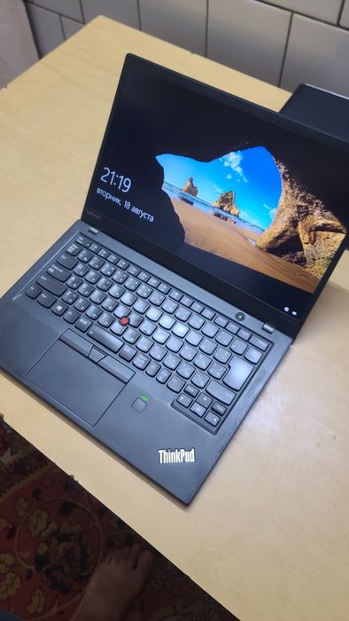 Lenovo ThinkPad X1 Carbon — Intel Core i5-7200U | 8GB RAM | 128GB SSD