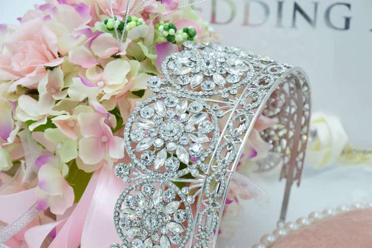 Красивая диадема корона