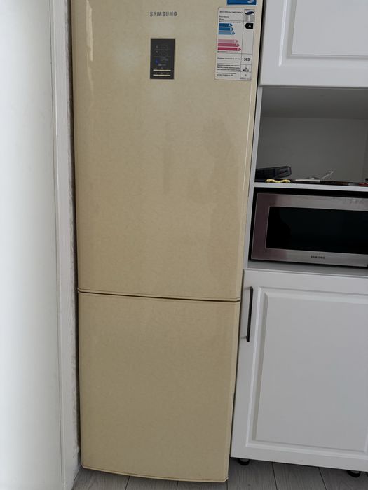 Холодильник Samsung