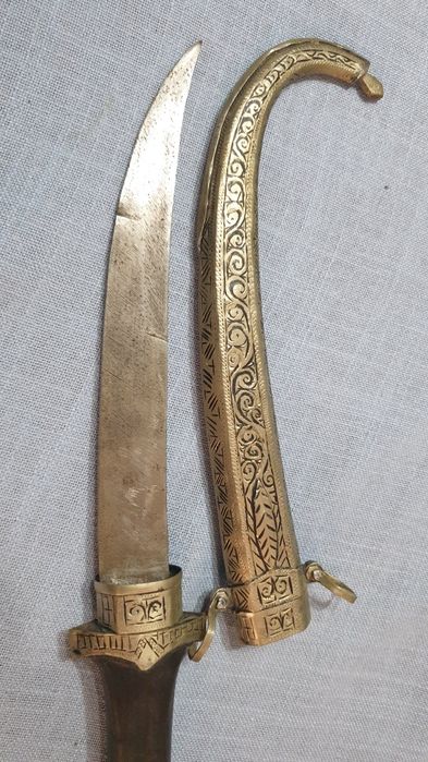 Кумая и Старинен кинжал.