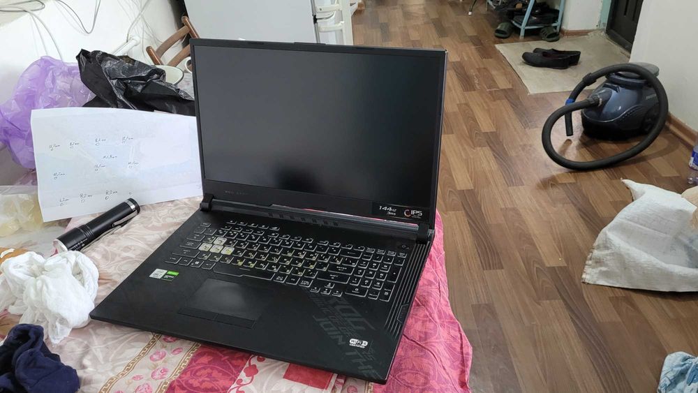 ASUS ROG G712L ноутбук