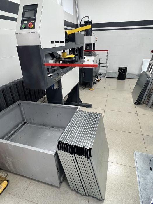 Дорожные знаки, конусы