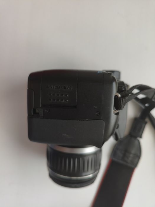 Зеркальная камера Canon EOS 1000D