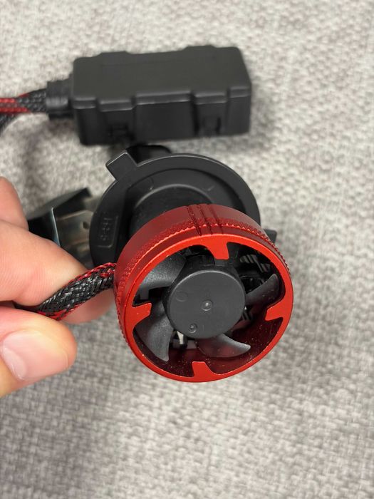 LED крушка H4 F5 подходяща за мотор