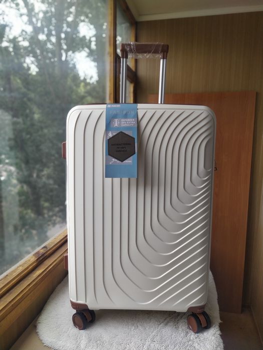 Чемодан средний полипропилен