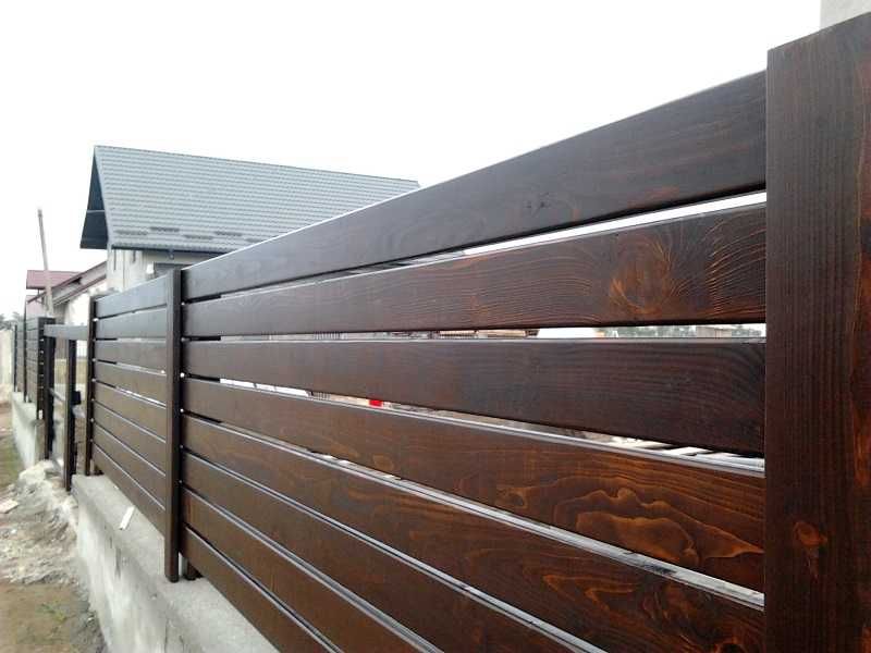 Vand garduri moderne din sipca metalica plasa bordurata lemn fier