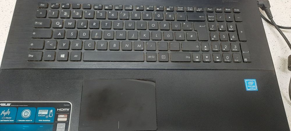 Vand doua laptop-uri