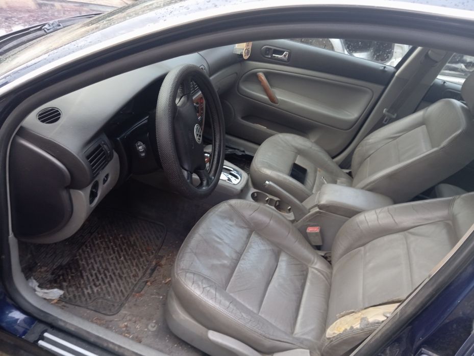 Продавам пасат Б 5.5 2.5 180 На части