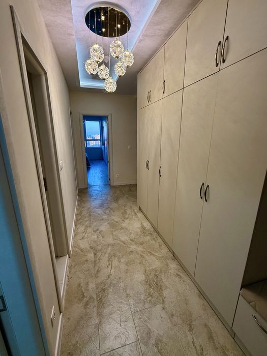Дава се под наем Тристаен апартамент в Бургас, Център - 140 кв.м за 1296.42 € - Снимка #5