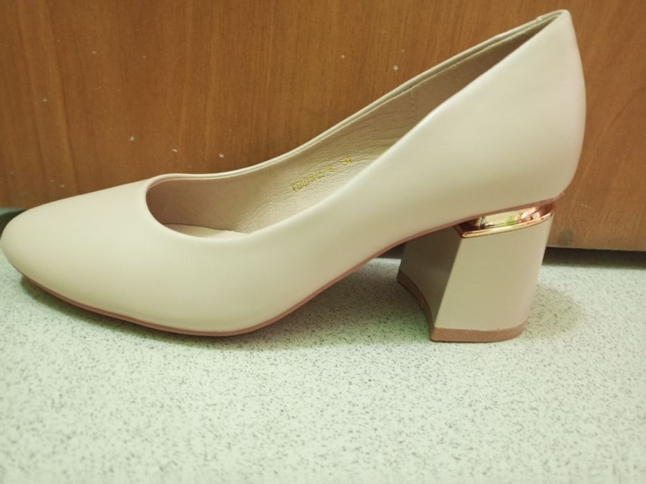 Новые туфли бежевые