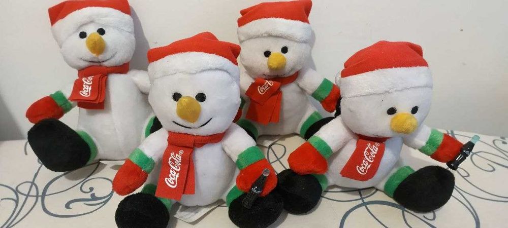 Продавам 3 броя плюшени снежни човечета Кока-Кола