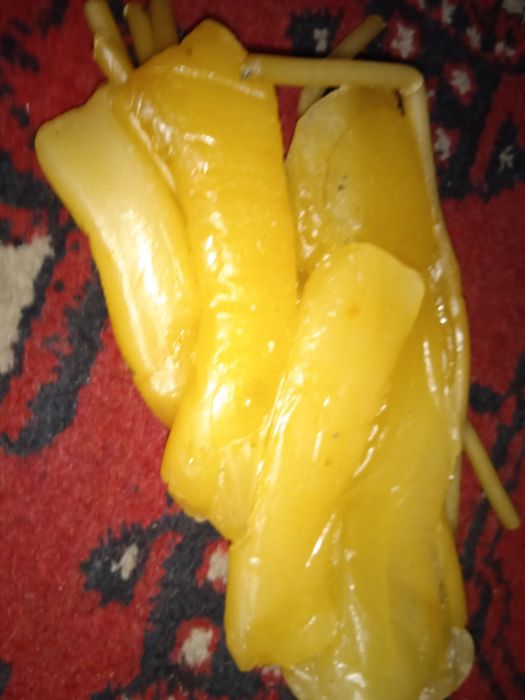 ПРОДАМ КУСОК ВОСКА (парафина) для изготовления свечей ! Вес 300 грамм.