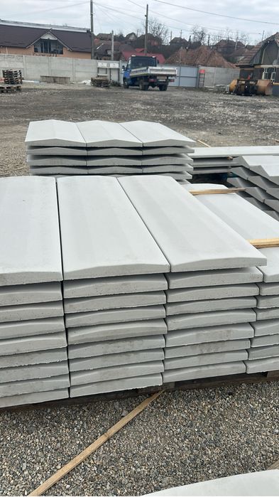 Capace de gard de 2 metri si palarii / spalieri / dale / pasi japonezi/ tuburi de beton/ oale de fantana