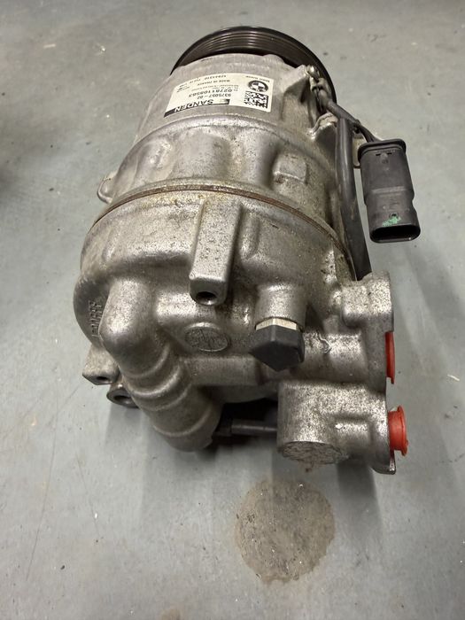 Compresor aer conditionat BMW Seria7 G11 G12 G30 G31 Original